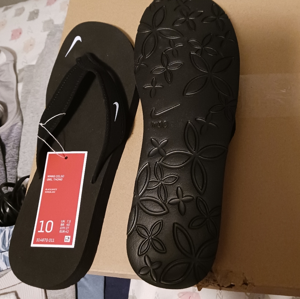 Womens Black Nike Flip-flops, Size 10